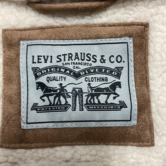 Levi’s women brown suede Sherpa trucker jacket. Small - Picture 2 of 9